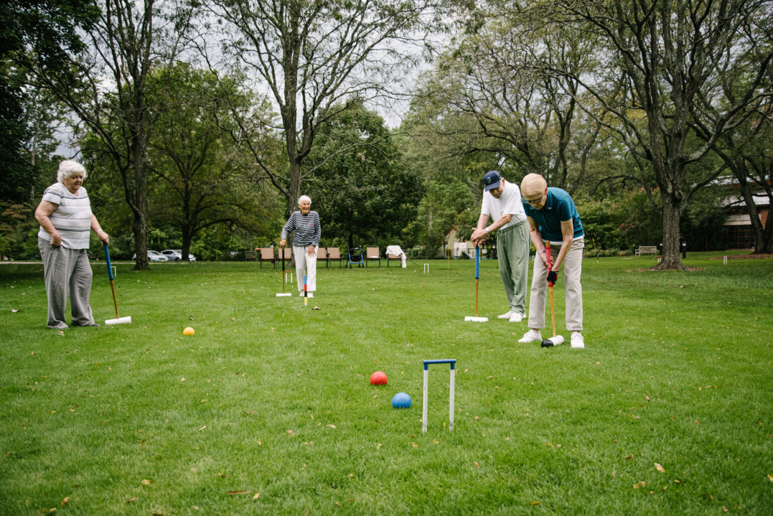 Fun Summer Activities for Seniors in East Windsor, NJ | Meadow Lakes